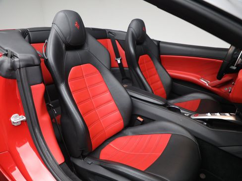 Certified 2017 Ferrari California T RWD image 19