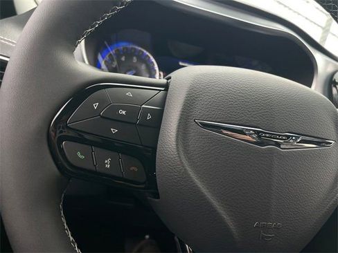 New 2026 Chrysler Pacifica Limited w/ S Appearance Package image 13