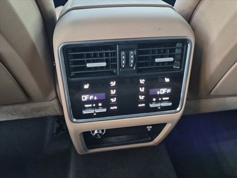 Used 2023 Porsche Cayenne Platinum Edition AWD/4WD image 18