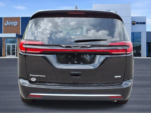 New 2027 Chrysler Pacifica Select AWD/4WD image 6