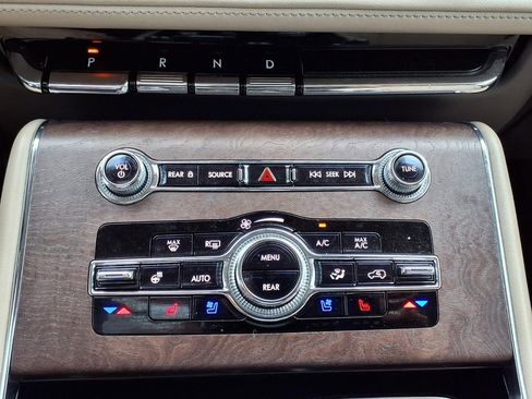 Used 2023 Lincoln Aviator Reserve w/ Equipment Group 201A RWD image 13