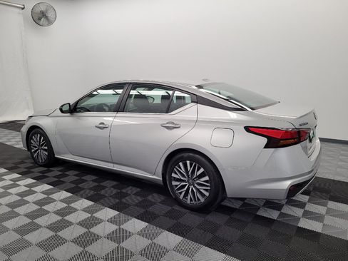 Used 2025 Nissan Altima 2.5 SV FWD image 3