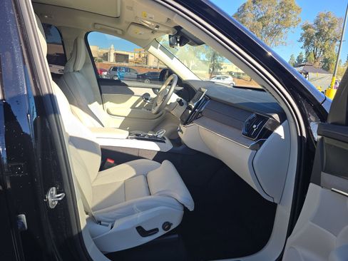 Used 2025 Volvo XC90 B6 Ultra w/ Protection Package Premier image 8