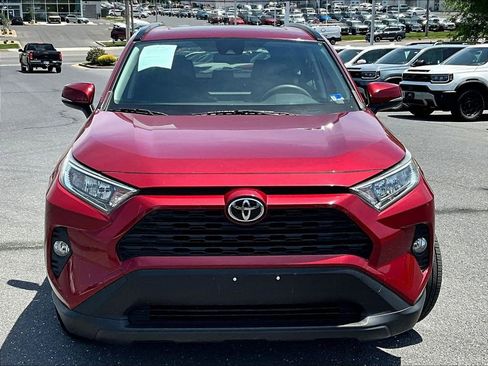 Used 2019 Toyota RAV4 XLE FWD image 2