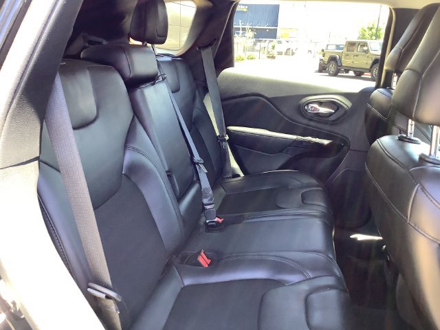 Used 2020 Jeep Cherokee Latitude Plus AWD/4WD image 31