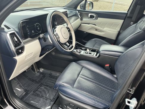 Used 2023 Kia Sorento SX Prestige image 9