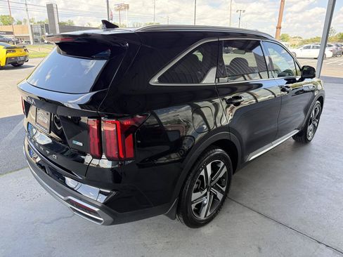 Used 2022 Kia Sorento AWD SX Prestige Plug-In Hybrid image 4