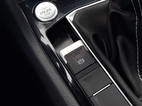 Certified 2025 Volkswagen Taos S AWD/4WD image 27