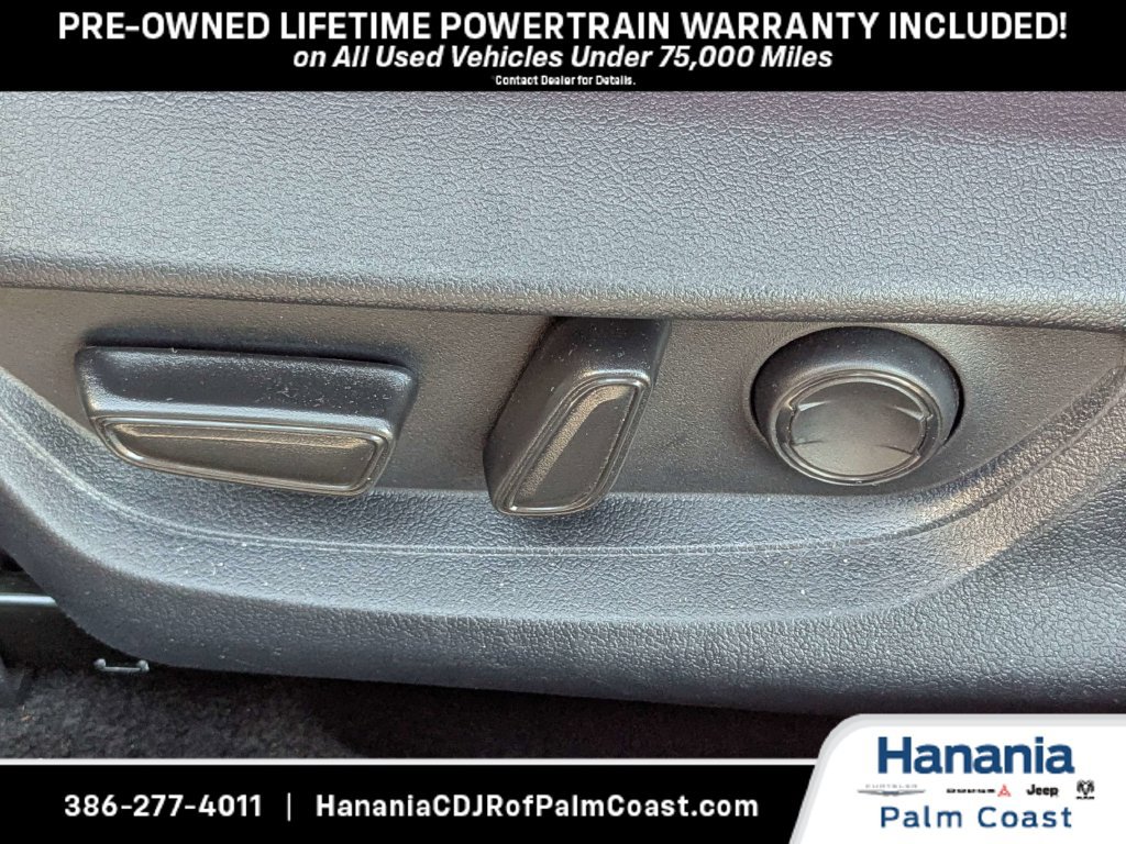 Used 2025 Toyota Camry XSE FWD image 19