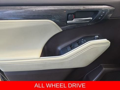 Used 2021 Toyota Highlander Platinum AWD/4WD image 27