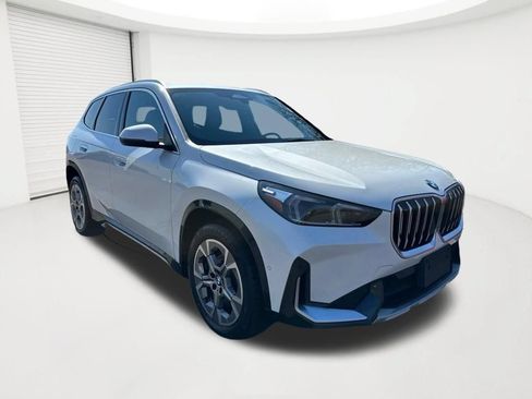 Used 2025 BMW X1 xDrive28i AWD/4WD image 3