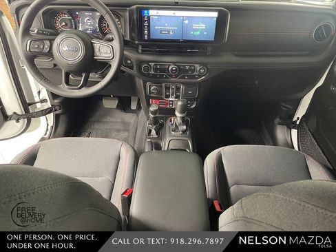 Used 2025 Jeep Gladiator Rubicon AWD/4WD image 31