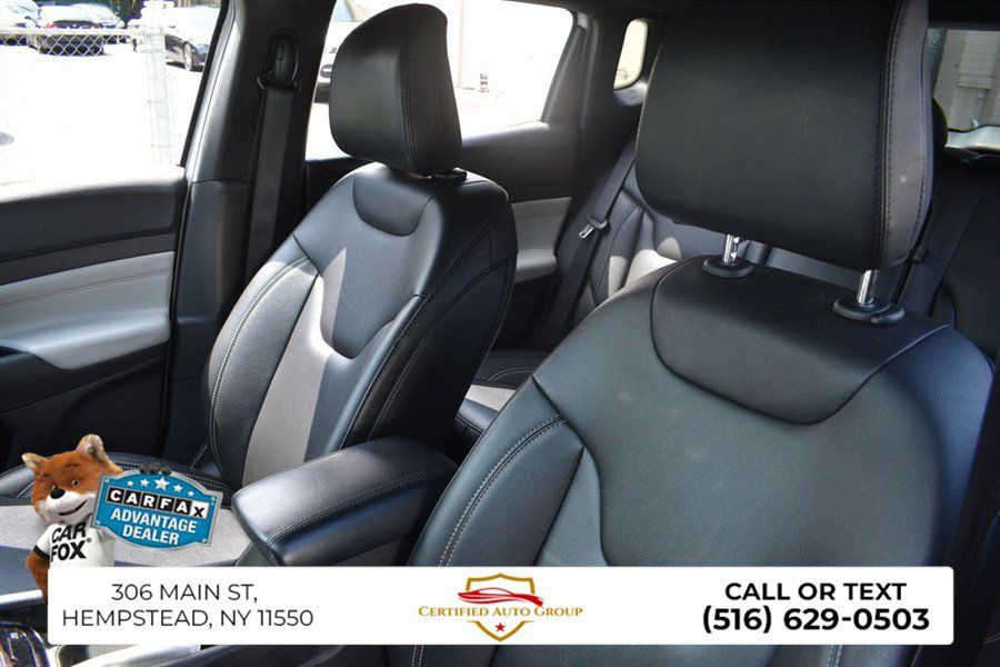 Used 2025 Jeep Compass Limited AWD/4WD image 8