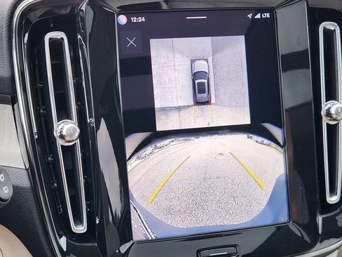 Certified 2025 Volvo XC40 B5 Plus AWD/4WD image 25