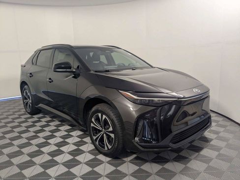 Used 2024 Toyota bZ4X FWD image 3