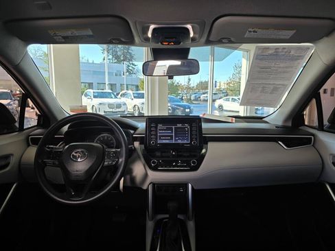 Used 2022 Toyota Corolla Cross L image 24