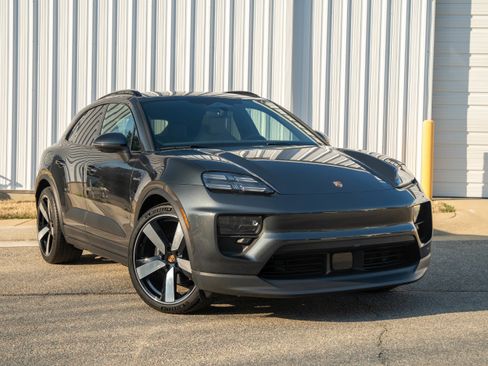 New 2026 Porsche Macan 4 Electric image 10