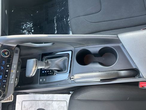 New 2025 Hyundai Elantra Sport FWD image 18