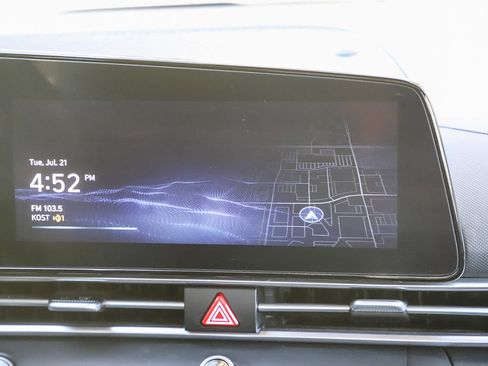 Used 2023 Hyundai Elantra SEL w/ Convenience Package FWD image 14