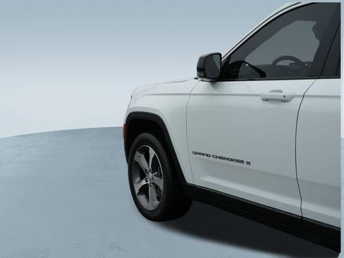 Used 2023 Jeep Grand Cherokee L Limited AWD/4WD image 38
