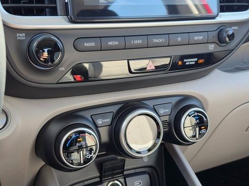 New 2025 Hyundai Venue SEL image 25