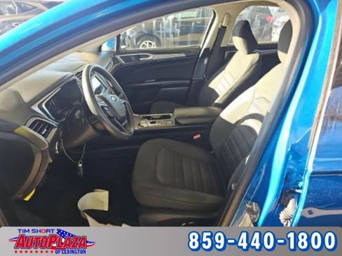 Used 2020 Ford Fusion SE image 3