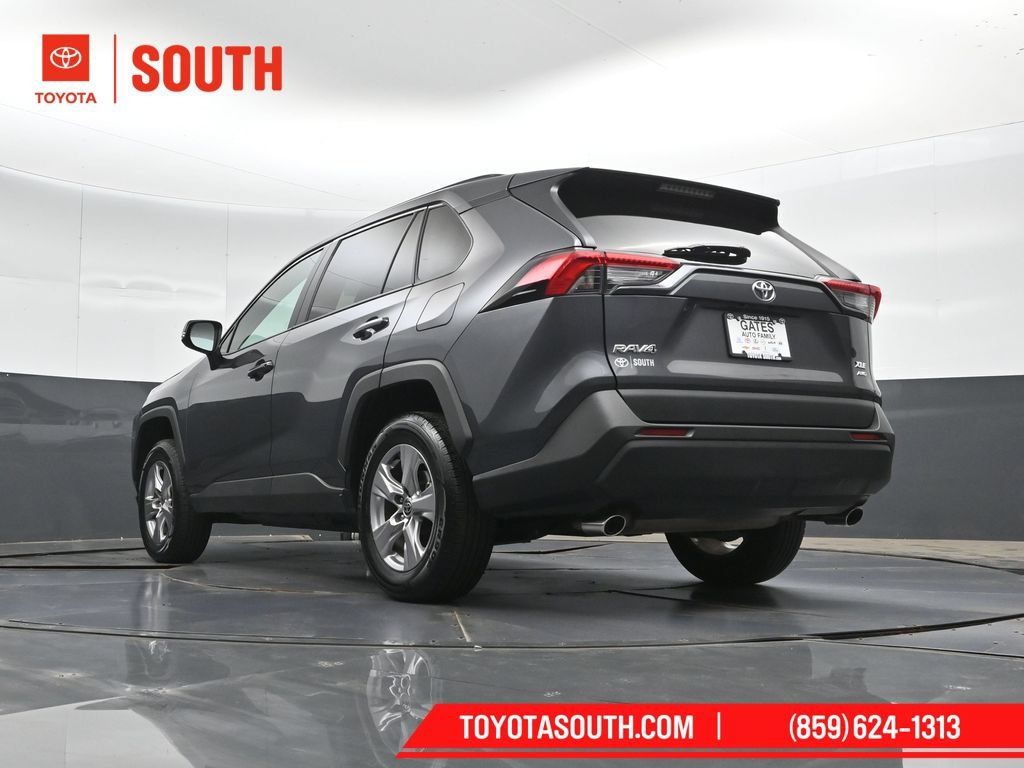 Used 2025 Toyota RAV4 XLE AWD/4WD image 42
