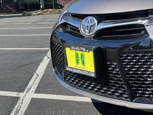 Used 2017 Toyota Camry SE FWD image 19