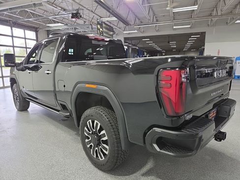 Used 2024 GMC Sierra 2500 Denali Ultimate AWD/4WD image 5