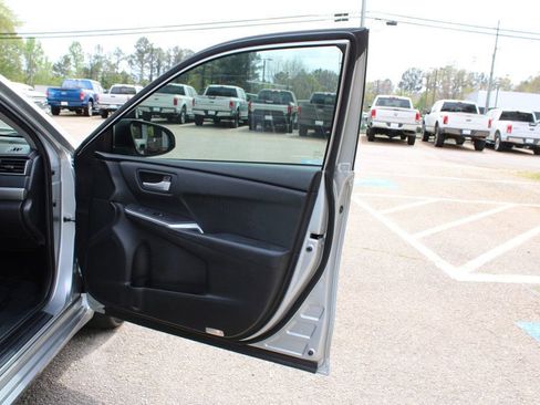 Used 2015 Toyota Camry SE image 27