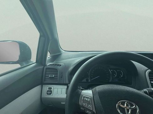 Used 2012 Toyota Venza LE image 22