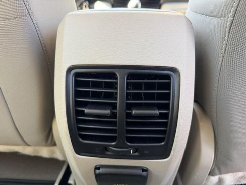 Used 2016 Ford C-MAX SE w/ Interior Protection Package FWD image 34