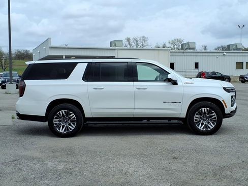 Used 2025 Chevrolet Suburban Z71 image 8