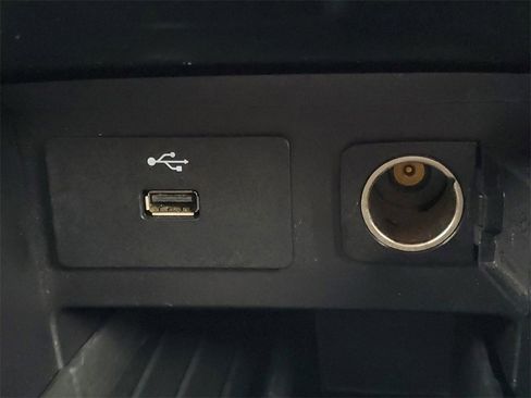 Used 2019 Ford Explorer XLT image 22