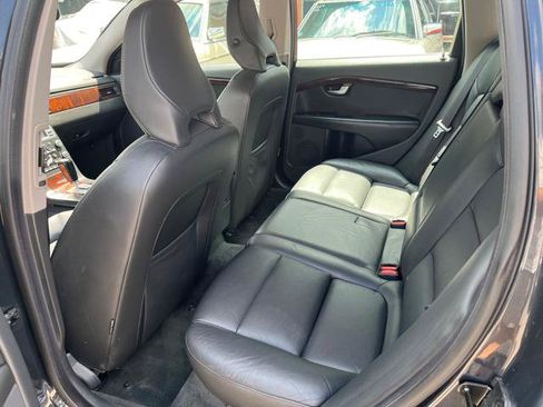 Used 2010 Volvo V70 FWD image 12