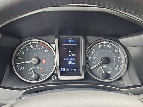 Used 2020 Toyota Tacoma TRD Off-Road w/ Technology Package AWD/4WD image 28