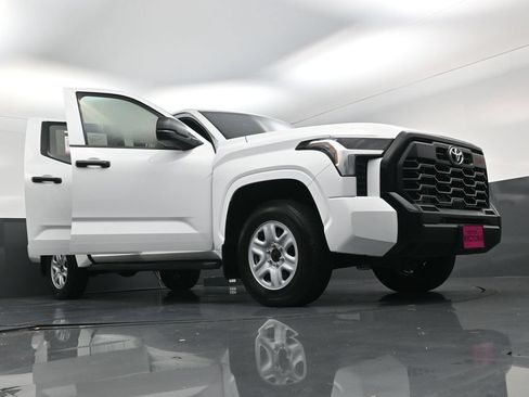 Used 2025 Toyota Tundra SR w/ SR Tow Package AWD/4WD image 27