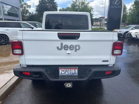Used 2020 Jeep Gladiator Overland AWD/4WD image 6