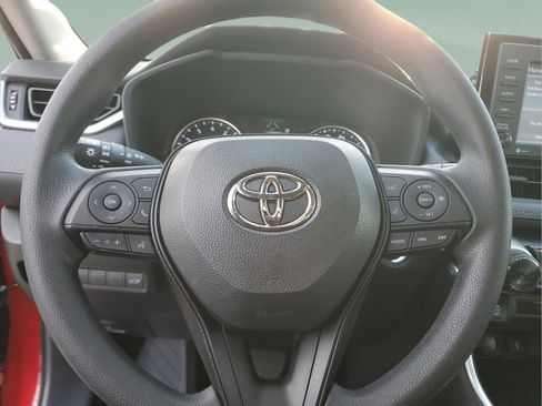 Used 2021 Toyota RAV4 XLE w/ Convenience Package image 18