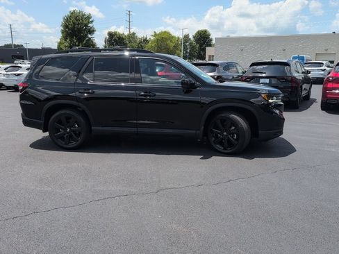 Used 2025 Honda Pilot Black Edition image 6