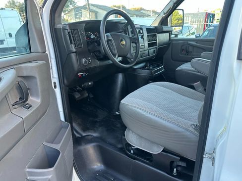 Used 2015 Chevrolet Express 3500 RWD image 5