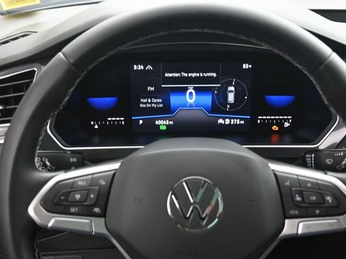 Used 2022 Volkswagen Tiguan SE AWD/4WD image 9