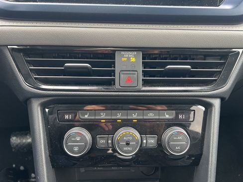 Used 2024 Volkswagen Taos SE image 19