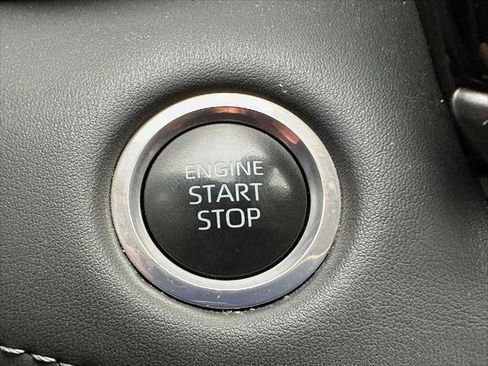 Used 2024 Toyota Highlander XLE image 38