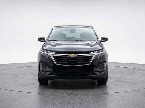 Used 2025 Chevrolet Equinox LT FWD image 2