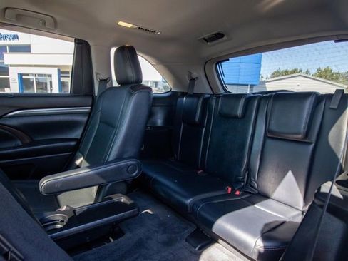 Used 2018 Toyota Highlander Limited image 14
