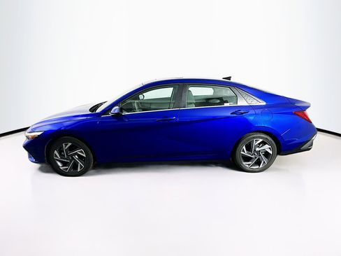Used 2025 Hyundai Elantra SEL FWD image 4