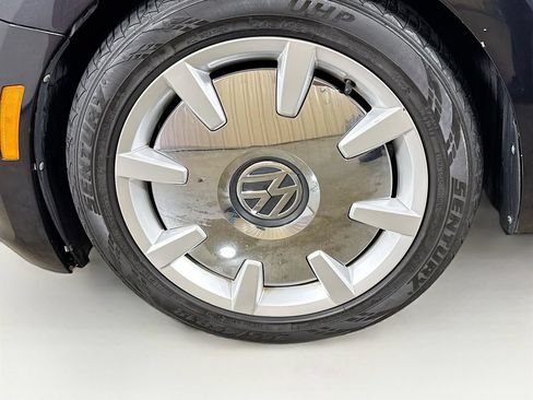 Used 2013 Volkswagen Beetle Turbo FWD image 39