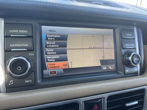 Used 2011 Land Rover Range Rover HSE LUX image 13