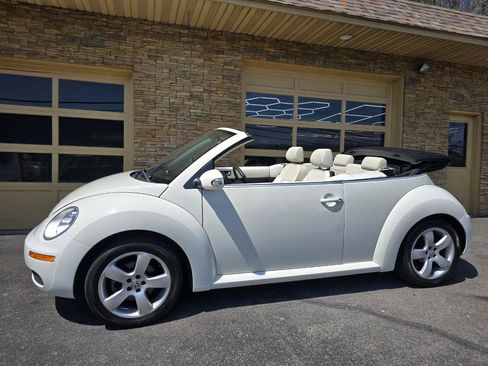 Used 2007 Volkswagen Beetle Triple White Edition image 1